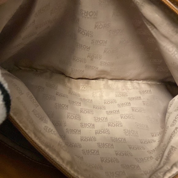 Michael Kors Colgate LG EW
Tote Navy Tote Bag - Picture 7 of 10